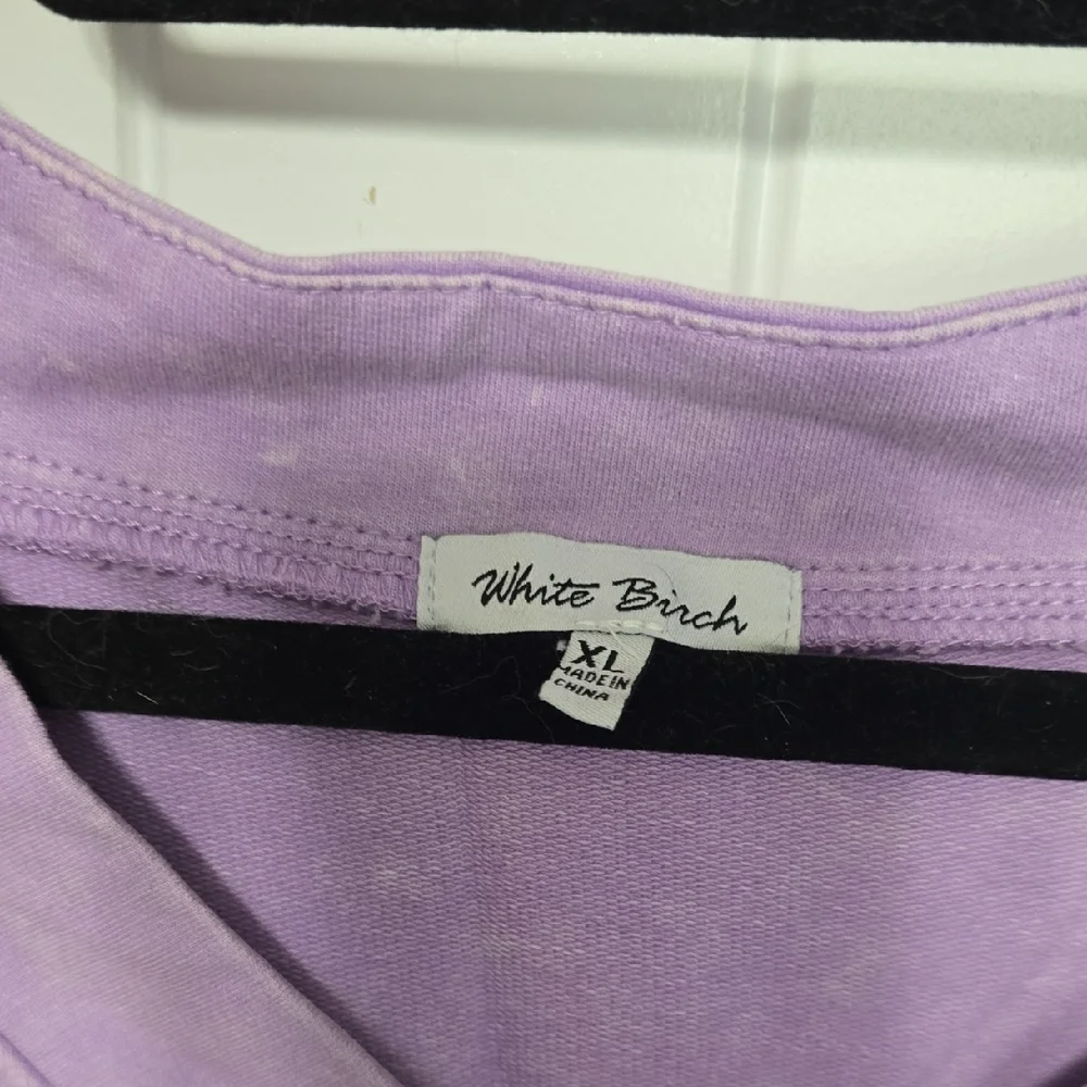 White Birch Lavender V-Neck Top XL NEVER WORN - Picture 2 of 5